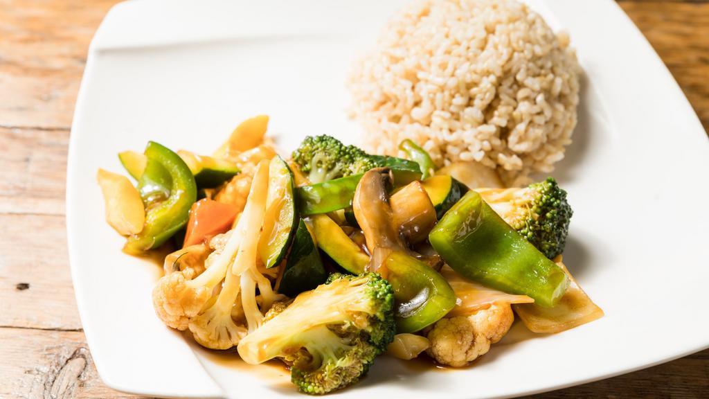 Sauteed Mixed Vegetable 午餐素什锦 · Broccoli, cauliflower, bell peppers, snow peas, onions, carrots, zucchini and mushrooms.