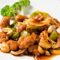 General Tso'S Chicken 左宗鸡 · Stir-fried soy protein, broccoli and mixed vegetables in General Tso's sauce