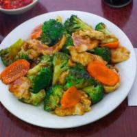 C16A. Chicken And Broccoli With Garlic Sauce · Served with white rice. Hot and spicy.
