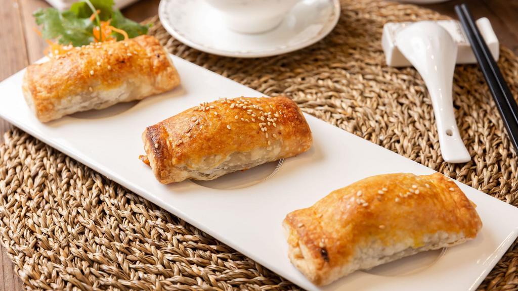 Roasted Pork Rolls (3) 千层叉烧酥 · 3 pieces of baked puff stuffed with BBQ roasted pork.