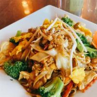 25) Pad See Ew · Stir fried wide rice noodle with broccoli, carrot, cabbage with Thai sweet soy sauce.