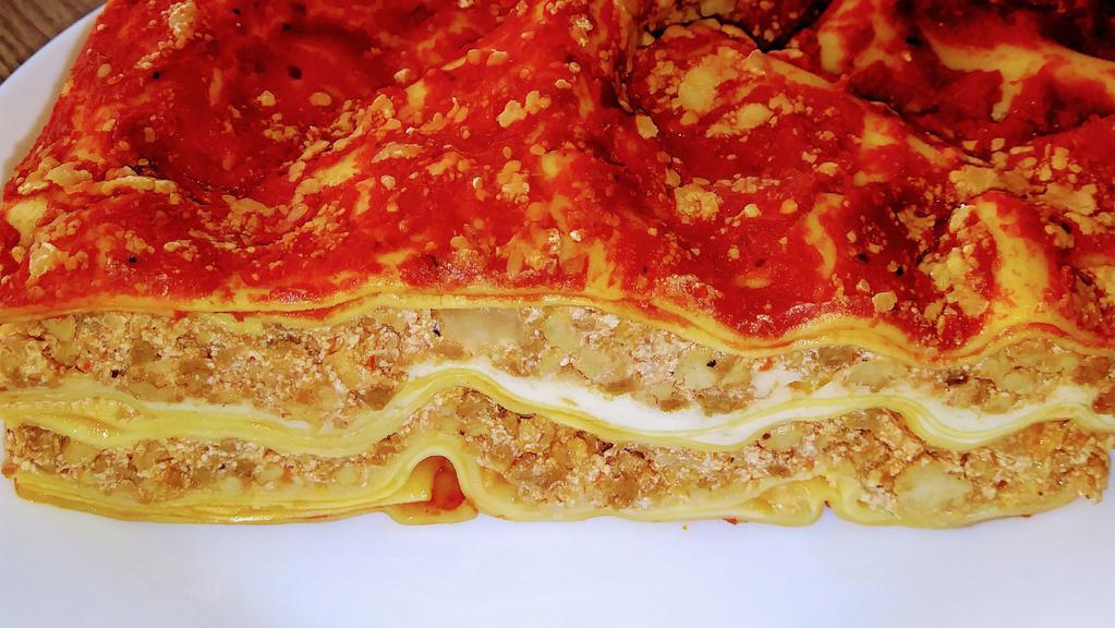 Meat Lasagna · Meat.ricotta,fresh mozzarella,parmesan cheese and marinara sauce (10.99 each pc)
