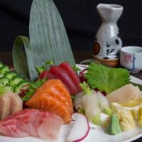 Sashimi Deluxe · Eighteen pieces sashimi and rice.