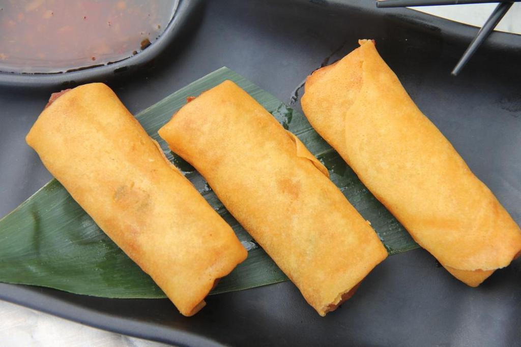 Harumaki (Spring Rolls) · Fried vegetable spring rolls with sweet chili sauce (3 pieces)