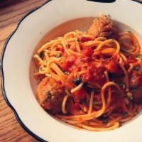 Spaghetti Polpette  · Spaghetti & Meatballs