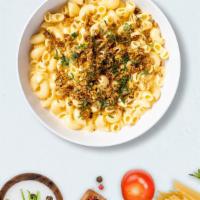 Masta Mac & Cheese (Macaroni) · Traditional rich and creamy cheesy mac and cheese. Served with bread.