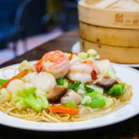 Pen Fried Sea Food Noodle 海鲜两面黄 · jumbo shrimp and  scallops