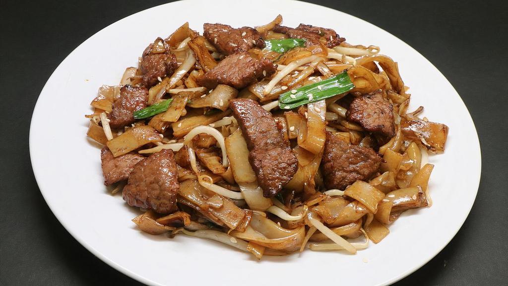 Stir-Fried Beef Chow Funn · 