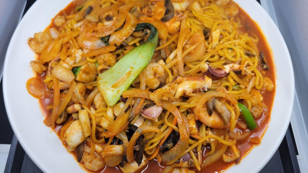 🌶️Big Bang Spicy Seafood Stir-Fried Noodle (For 2) / 쟁반볶음짬뽕 · Large size stir fried spicy seafood noodle.🌶️