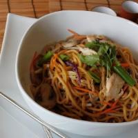 Lo Mein Box · Noodle with green onions, bean sprouts and vegetables in a black sauce.