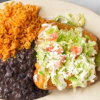 Chimichanga De Pollo / Chicken Chimichanga · Pollo. Servido con arroz y frijoles, lechuga, tomate, queso y crema. / Chicken. Served with ...