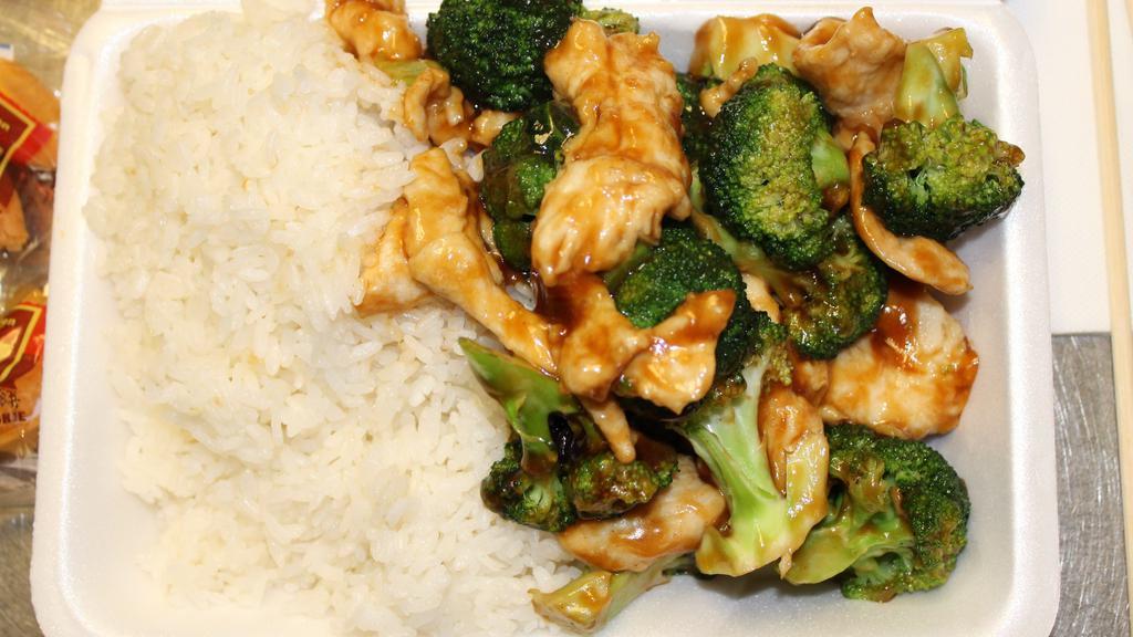 Chicken Broccoli With White Rice · 
