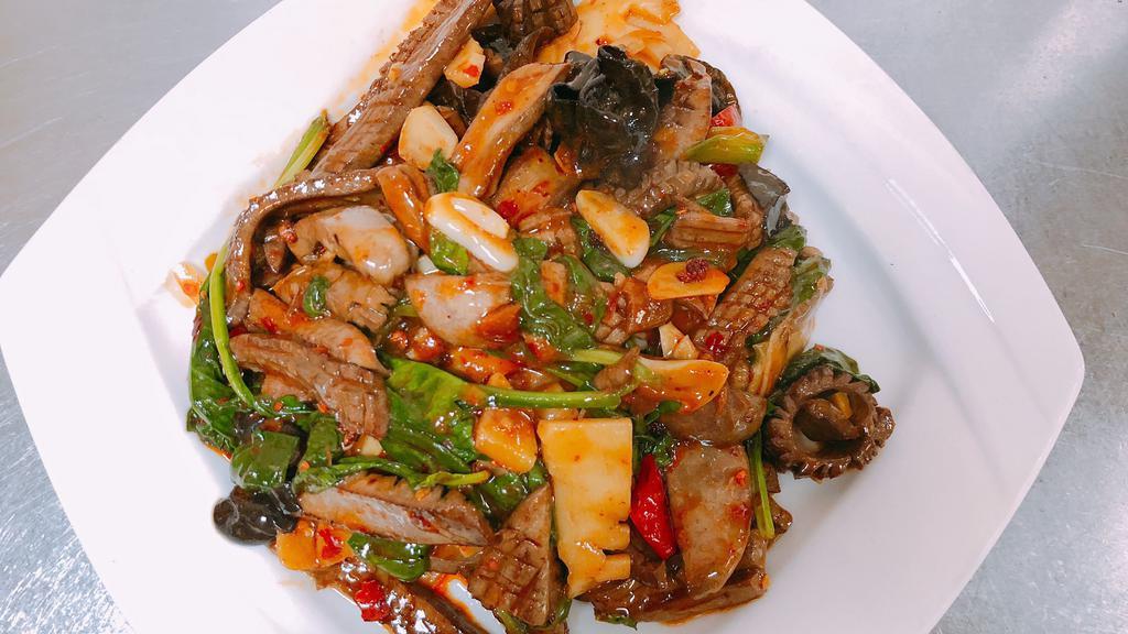 Dry Sautéed Pork Kidney 火爆腰花 · Hot and spicy level 3. Served with bamboo, mushroom, ginger, garlic.