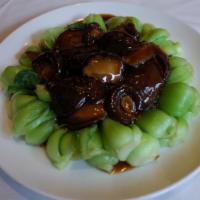Steamed Bok Choy With Black Mushroom · 
