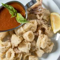 Fried Calamari With Marinara Sauce · 