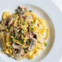 Fettuccine Carbonara Individual · Spinach or plain fettuccine, carbonara sauce, green peas, wild mushrooms, bacon in light cre...
