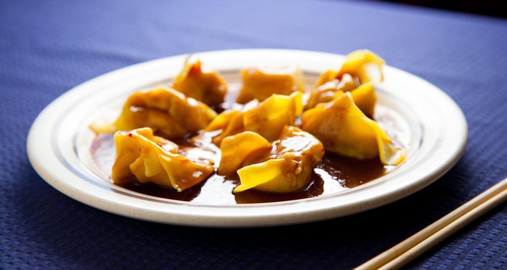 8 Pieces Wontons In Garlic Sauce · Spicy. Steamed wontons in a spicy garlic sauce.