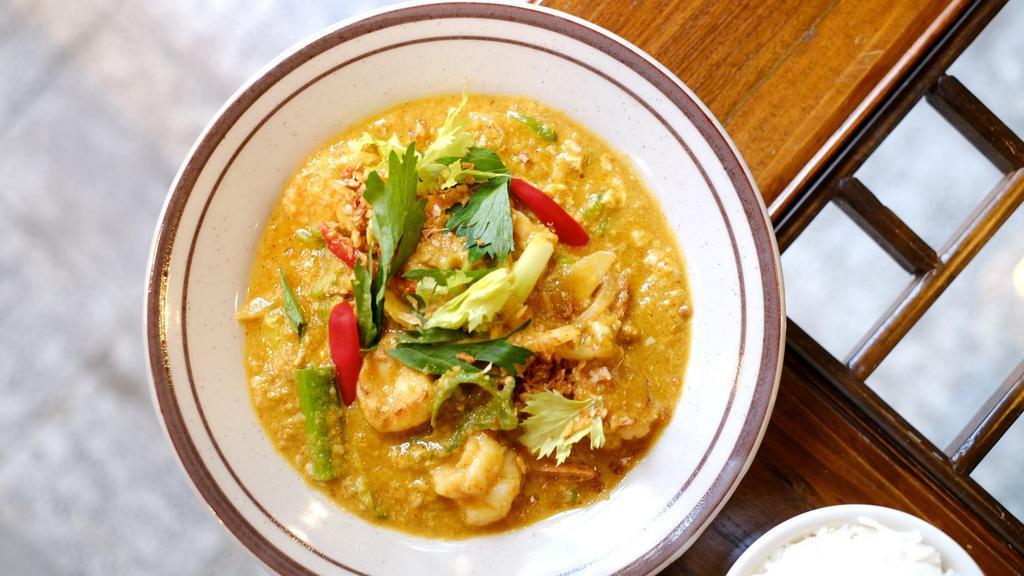 Koong Karee · (only shrimp, no other protein substitution)
Difficult to find in NYC. This famous dish in Yaowarat, Thailand. Shrimp sautéed with egg, curry powder, long hot pepper, scallions, with Asian celery.