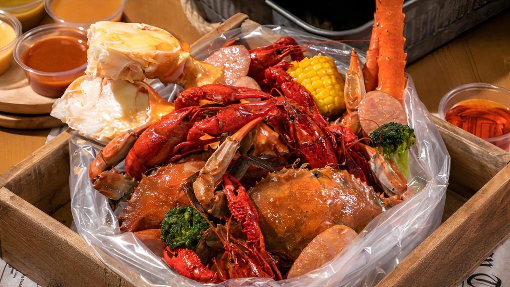 #6 Combo Dungeness Crab 2 Clusters, 1 Lb Shrimp Head Off, 1 Lb Green Mussel · Served w/ 3 corn and 3 Potatoes  and Choice of Your Favorite Seasonings and Spice Level!