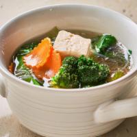 Tom Jurd Woon Sen · Clear soup with glass noodle, tofu, Napa, cilantro and carrot.