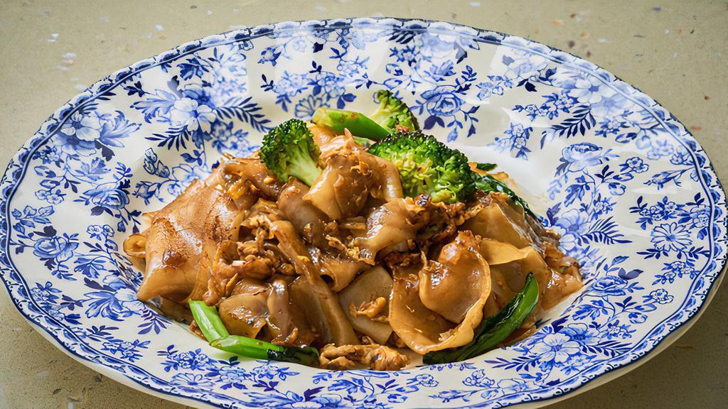 Guay Tiew Pad Sei Eiw · Wok-fried flat noodle with choice of meat, egg, soy sauce and broccoli.
