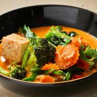 Gaeng Panang Curry · Panang curry paste in coconut milk, bell pepper, carrot, peanut, green bean and basil leaves.