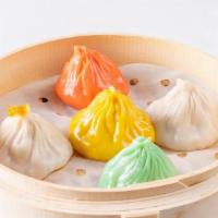 Rainbow Soup Dumplings / 五色小籠包 · Five different favors: vegetable (green), chicken (yellow), cab meat (yellow top), original ...