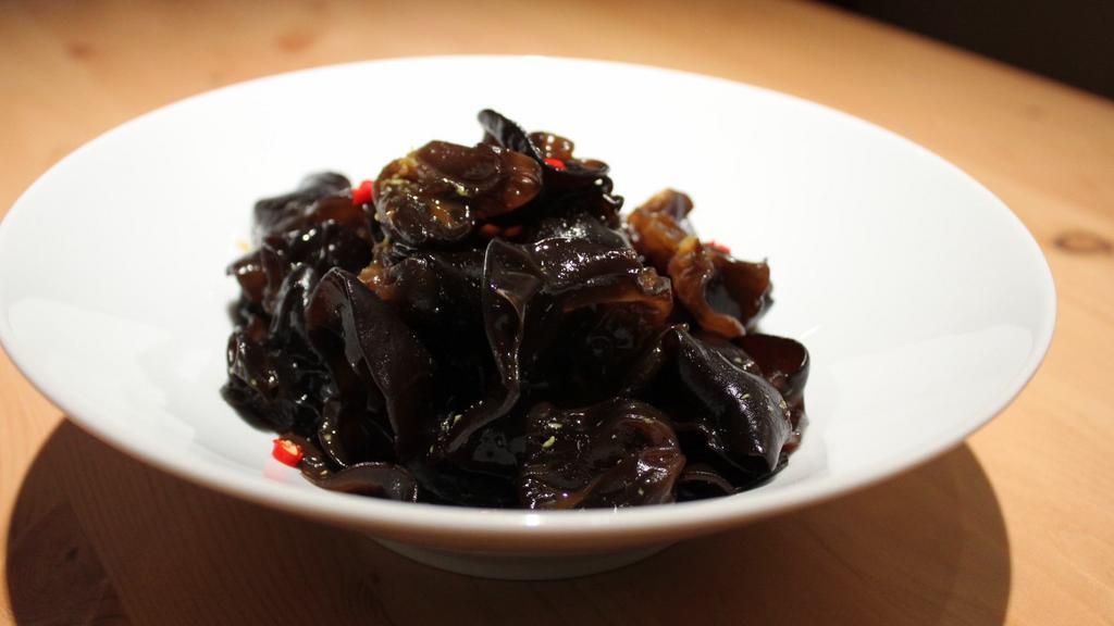 Black Fungus With Wasabi Sauce / 芥末木耳 · Spicy.