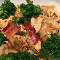 Chicken Kuay Teow Kua	 · Wild rice noodle, Thick cut bacon, Organic kale leaf, Egg
