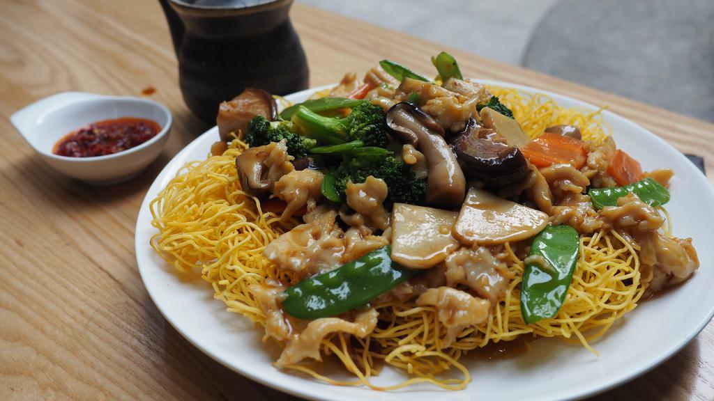 兩面黃 / Pan Fried Noodles / · Choice of chicken, pork, beef or vegetables.