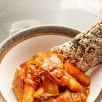 떡볶이 Dukbokee · Rice cakes & vegetable simmered in KUUN sweet & spicy sauce