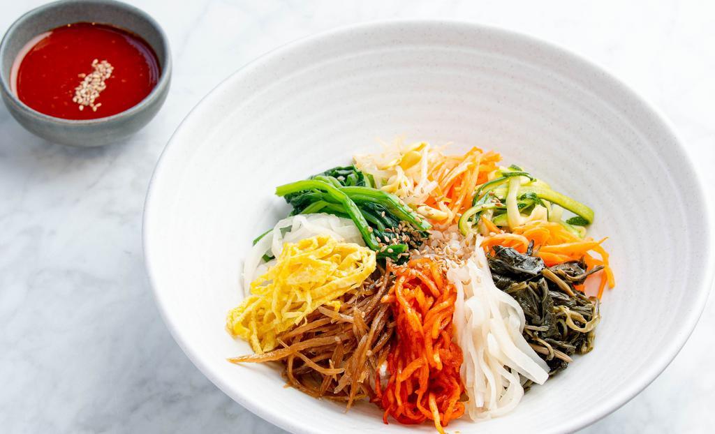 비빔밥 Bibimbap · Sauteed and seasoned vegetables over rice served with sunny side up and choice of topping. sauce with KUUN Gochujang sauce