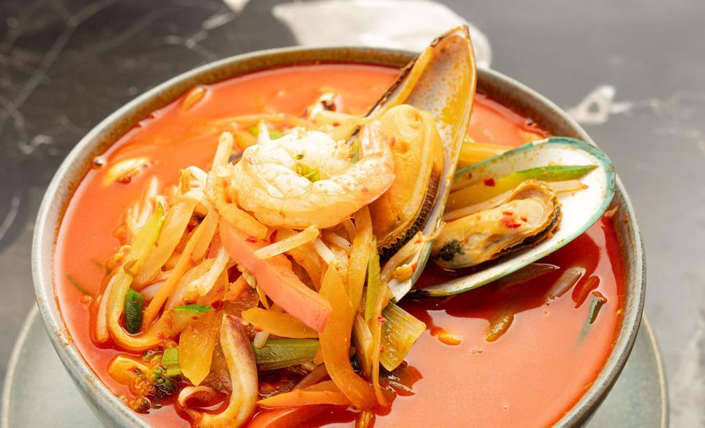 해물짬뽕 Seafood Jjambbong · 32oz. Stir-fried spicy noodle soup w/ vegetables & mixed seafood in kelp based broth. noodle comes on the side. spicy