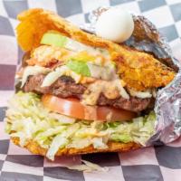 Toston Burger / Fried Green Plantain Burger · Toston, carne casera, lechuga, tomate, aguacate, queso, bacon