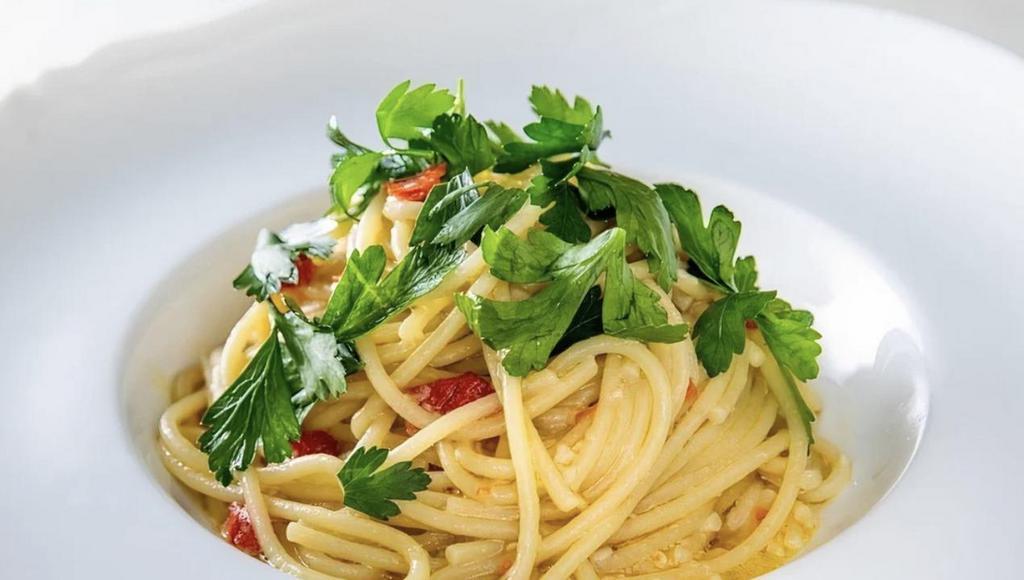Spaghetti Aglio, Olio E Peperoncino · traditional Sant Ambroeus spaghetti, garlic, peperoncino, fresh parsley, extra virgin olive oil