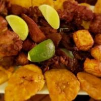 Boneless Chicken Chunks Lunch Special · Chicharron De pollo sin hueso con arroz y habichuelas.