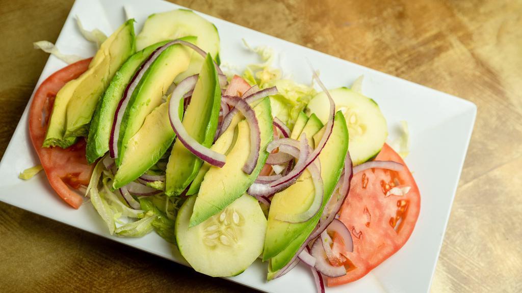 Avocado Salad / Ensalada De Aguacate · 