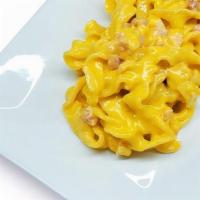 Alisanzas · with pancetta, egg yolk and pecorino Romano