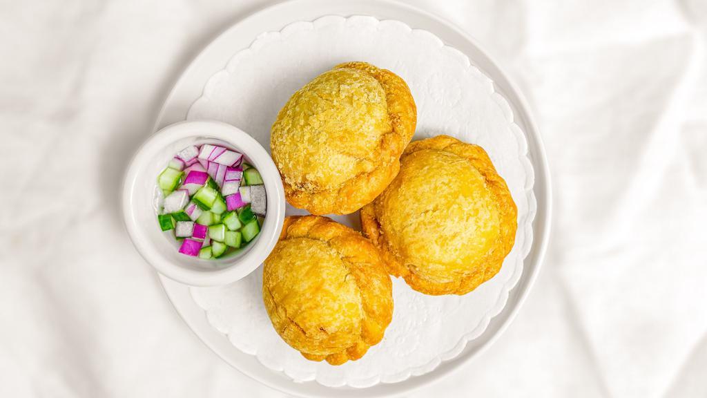 Curry Puffs · 3 PCs.
Minced chicken, potato, sweet potato, onion cooked with curry powder. Served with sweet cucumber vinegar.