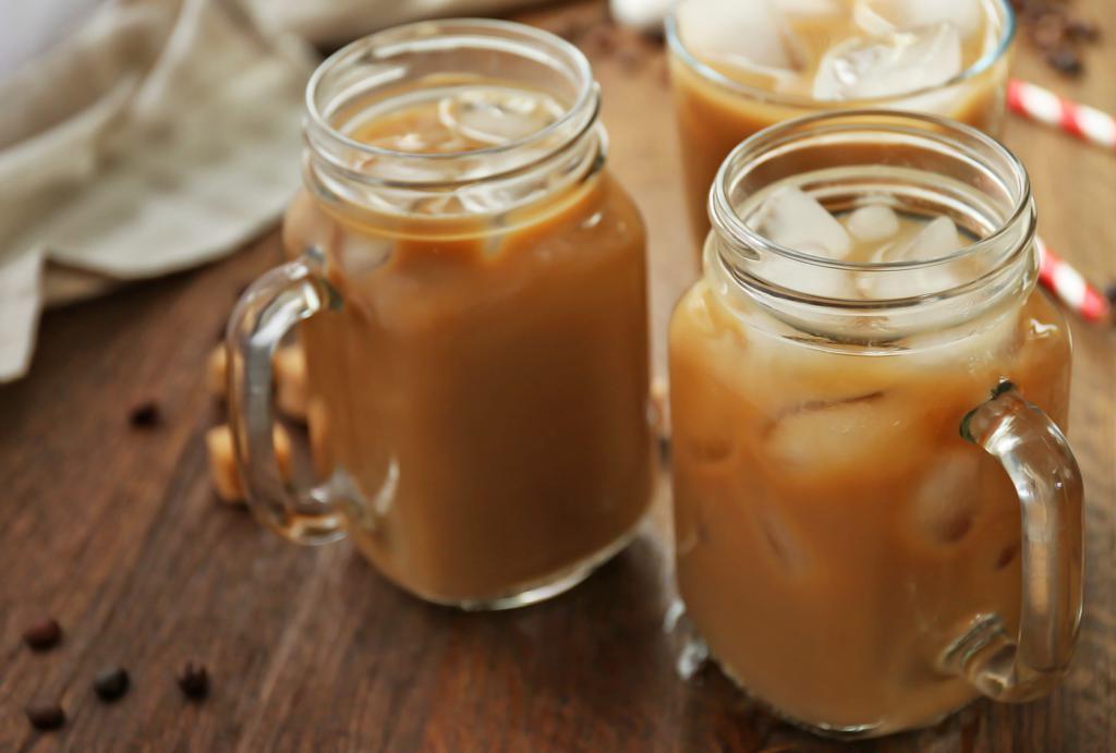Vietnamese Iced Coffee (L) · Fixed ice and sugar.