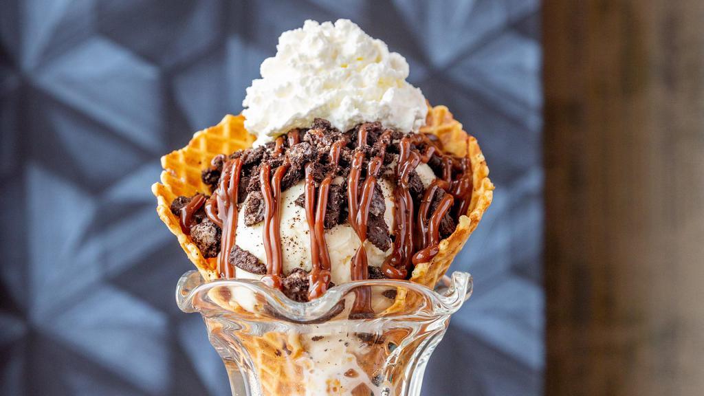 The Billionaire · 1 Scoop Sundae with Vanilla Ice-Cream - Oreo Pieces - Belgian Milk Chocolate Sauce - Waffle Cone  - Whipped Cream