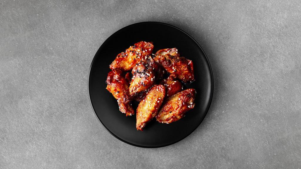 6 Pieces Classic Chicken Wings · 6 pieces of traditional chicken wings done in sauces of choice, served with a side of celery, carrots and blue cheese dipping sauce .