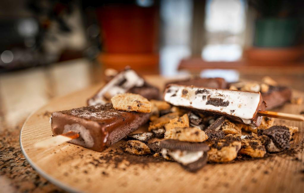 Cookie Monster · Oreo and chocolate chip cookie ice cream dipped in Venezuelan chocolate. Sold in boxes of 4 popsicles. Ingredients: milk, cream, sugar, whey, tapioca starch, pectin, oreo cookie, chocolate chip cookie, chocolate, coconut oil, chocolate fudge, sea salt, egg yolk.