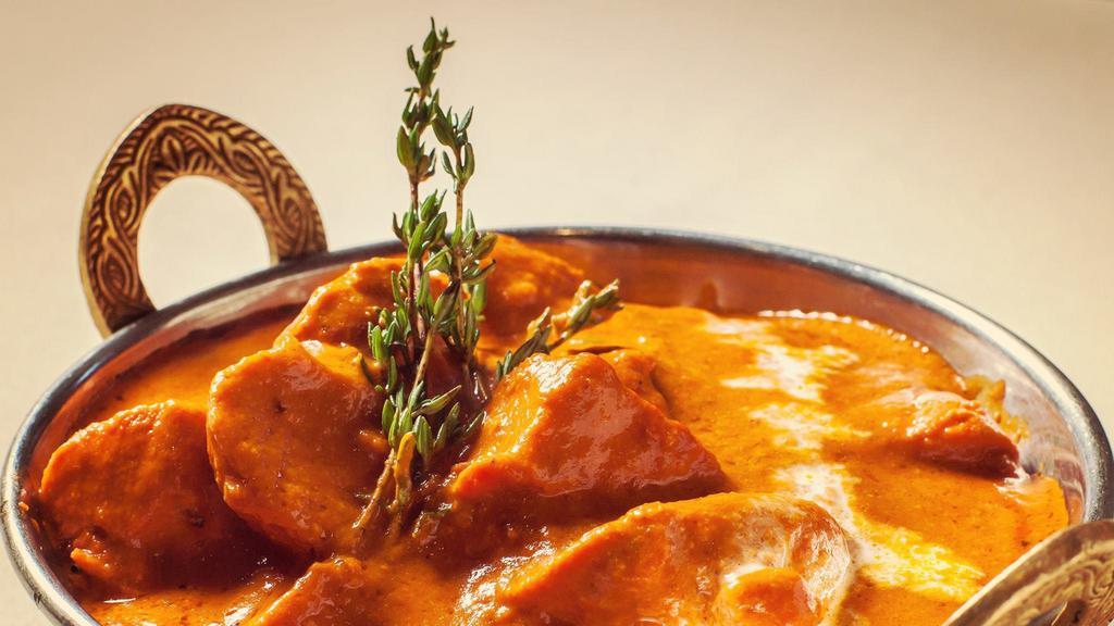Murgh Tikka Masala · Boneless pieces of chicken simmered in tomato & masala gravy.