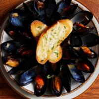 Mussels & Garlic Bread · Fresh Herb White Wine Garlic Sauce