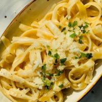 Side Of Fettuccine Alfredo · Cream & Aged Grana Padano Cheese Sauce