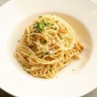 Spaghetti W/ Garlic & Oil · 