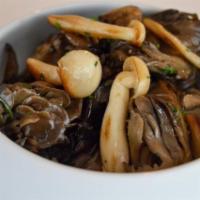 Funghi · hen of the woods mushrooms, savory
