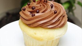 Vanilla Cupcake · Mia’s Bakery Gourmet Cupcakes are a lovely addition to any event.