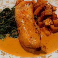Chicken Mary Monte · shrimp, sweet potato wedges, sautéed spinach, red wine, garlic sauce.